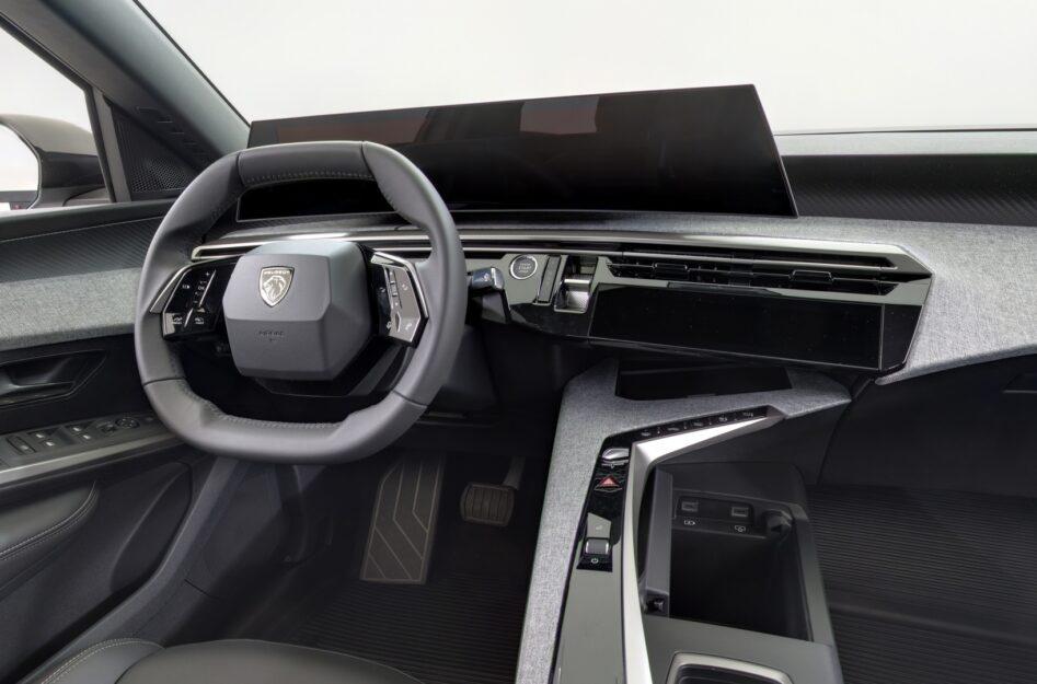 PEUGEOT E-3008